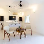 Lovely Home In Slatine With House Sea View *