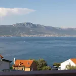 Lovely Home In Slatine With House Sea View
