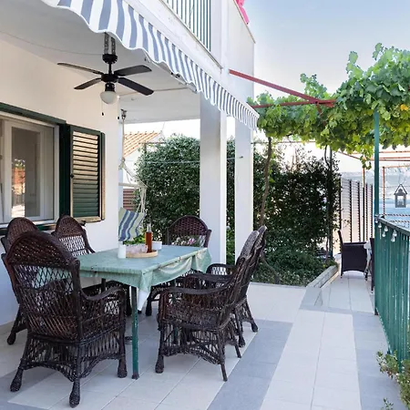 Lovely Home In Slatine With House Sea View *