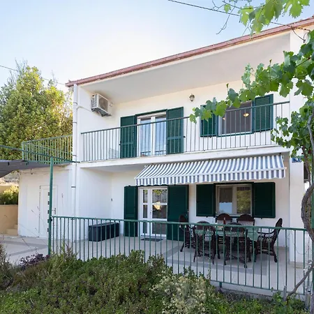 Lovely Home In Slatine With House Sea View Trogir