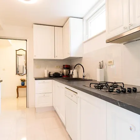4 Bedroom Cozy In Slatine Nyaraló Trogir