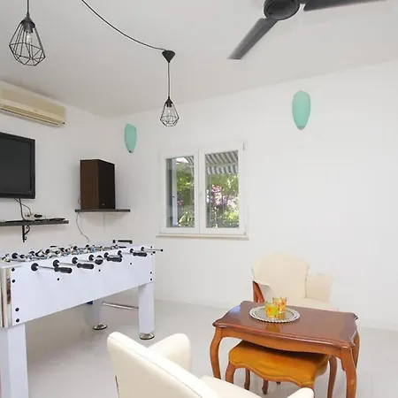 4 Bedroom Cozy In Slatine Nyaraló Trogir